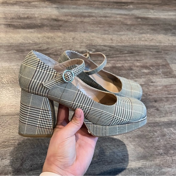 Steve Madden Mingle Mary Jane Platform Pump in Plaid - Picture 1 of 7